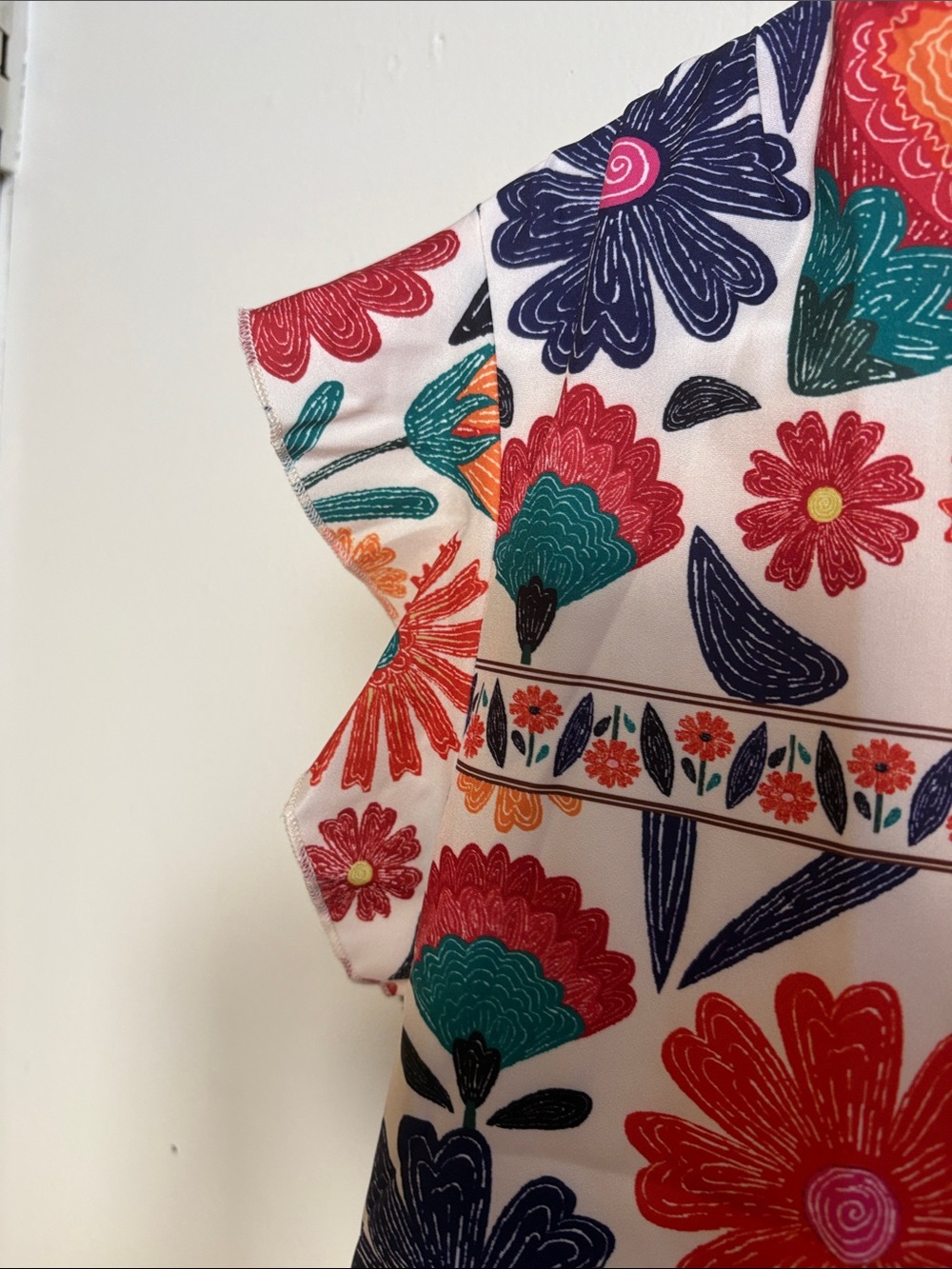 Emory Rose floral flutter sleeve top. - Picture 3 of 4